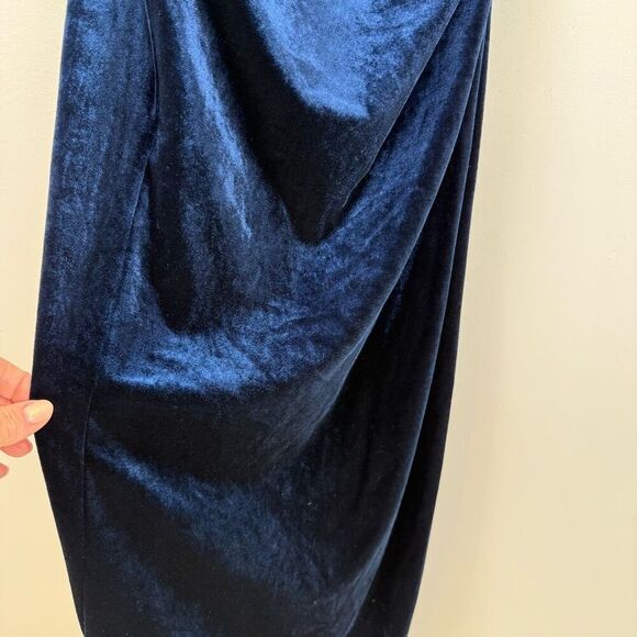 Line + Dot DuJour Gown - Picture 8 of 12